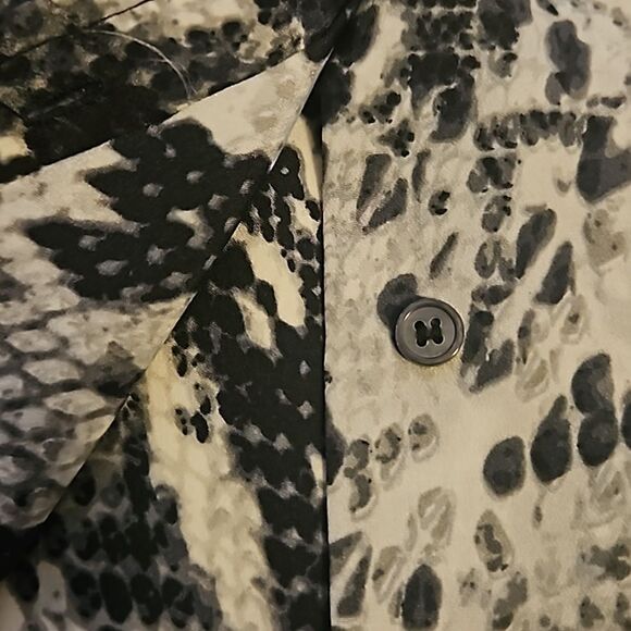 Joe Fresh Snakeskin Print Long Sleeves Button-Down Shirt Black/ Gray XS - Picture 13 of 16